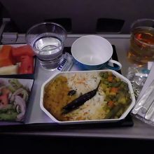 美味しいけどちょっと辛いスリランカカレーの機内食