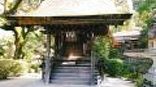 (太宰府天満宮今王社)参道の最初の太鼓橋を渡った所にあります