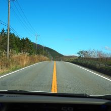 この辺に車が沢山止まっていました