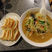 天鴻餃子房 大手町店