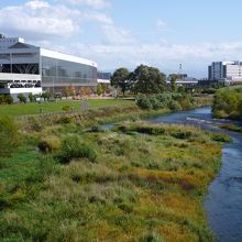 忠別川河畔一帯もガーデン内