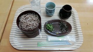 出雲市駅コンコースの飲食店　出雲そば有り