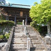 四季折々の自然が楽しめる山中の隠れ寺