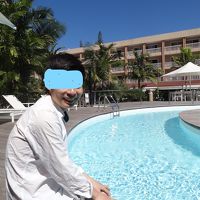 プールとホテル棟