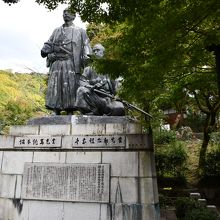 志士二人の像