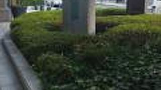 横浜情報文化センターの植え込み