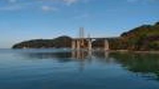 海の上にかかる橋