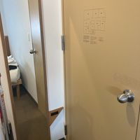 6F客室。鍵はカードではない。開け方に慣れが必要
