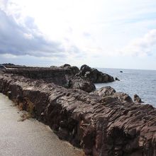 なんだこの岩の使い方は！　すごいな。