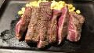 山小屋風のお店で食べるステーキ