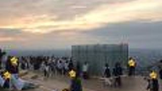 遮るもののない街を一望