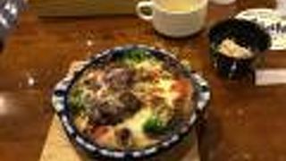 ランチのビーフシチュードリアは熱々で肉はホロホロだった