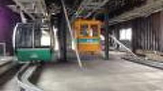 山頂へのロープウェイ