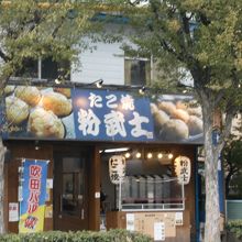 よくお店の前でできあがりを待っている人を見かけます。