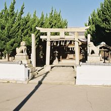 直島宮浦港近くの住吉神社。