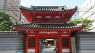 見事な山門です