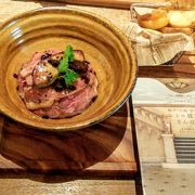 欧州産フォアグラとローストビーフトリュフ丼