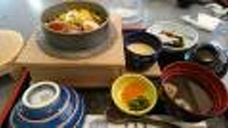 小木港ターミナル付近での食事なら