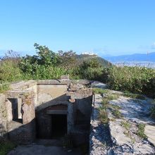 司令部跡から御殿山展望台を望む