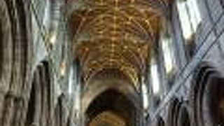 チェスター城壁からも行ける、荘厳な大聖堂