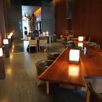 ロビーラウンジ、チェックインからカクテルタイムまでこちらで