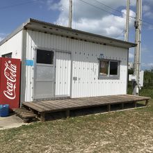 プレハブ小屋です