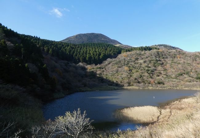 峠にある不思議な湖。