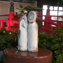 公園のシンボルは坊さんとかんざし