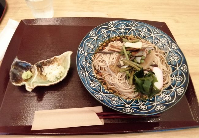 蕎麦はコシがありおいしい