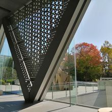 木場公園に隣接