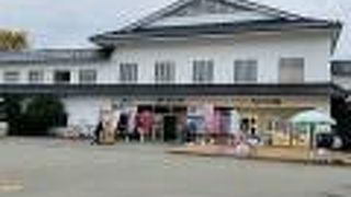 団体客が立ち寄るお土産屋さん