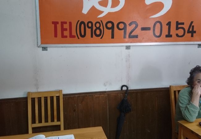 古い市場の中にあります