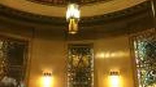 フリーメイソンの総本山は、クラシックな建築美で多くの映画やドラマのロケ地に。