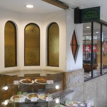 1階のレストラン街のはずれにあります。