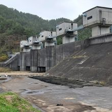 普代水門を普代浜側から見た様子。