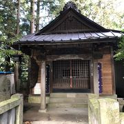 大平台の駅前にある