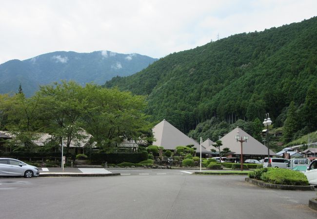 日本唯一の飛び地の村「和歌山県北山村」にあるキャンプ場は道の駅・日帰り温泉・コテージと施設が充実