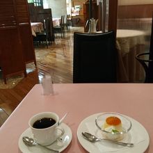 名物とされるプリンの味は並み