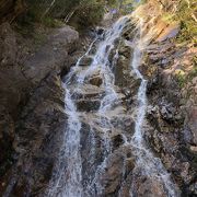 ちょとした山登りの後に見れた滝は思いの外に雄大でした