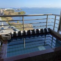 東端のお部屋だったので町と琵琶湖が見えています