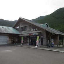 売店は土日祝日のみ営業