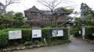 由緒ありそうな建物