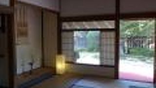 屋敷内からの庭の景色はとても見ごたえがあります!!