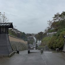 酢屋の坂下り口