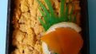 元々は駅そば店ですが、うに弁当が名物