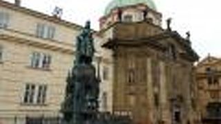 カレル橋のカレル4世の像の近く