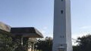 断崖に立つ灯台