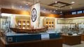 金の延べ棒に触ることができる