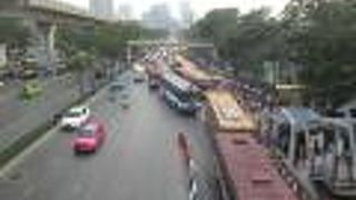 アクセスが便利な細長い公園