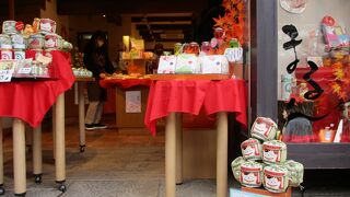 飴や金平糖などカラフルなお菓子がたくさん